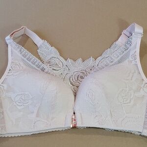 Floral Lace bra adjustable straps jewel closure 42